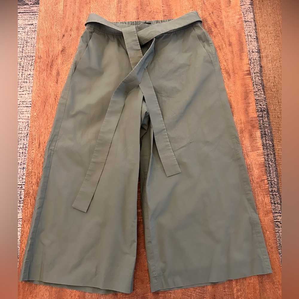 JCrew Green Wide-Leg culottes, gauchos, long shorts with Belt - Goop style